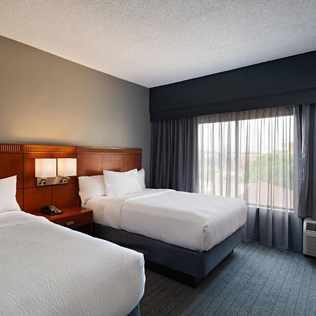 Courtyard By Marriott San Antonio Airport Hotel Bagian luar foto