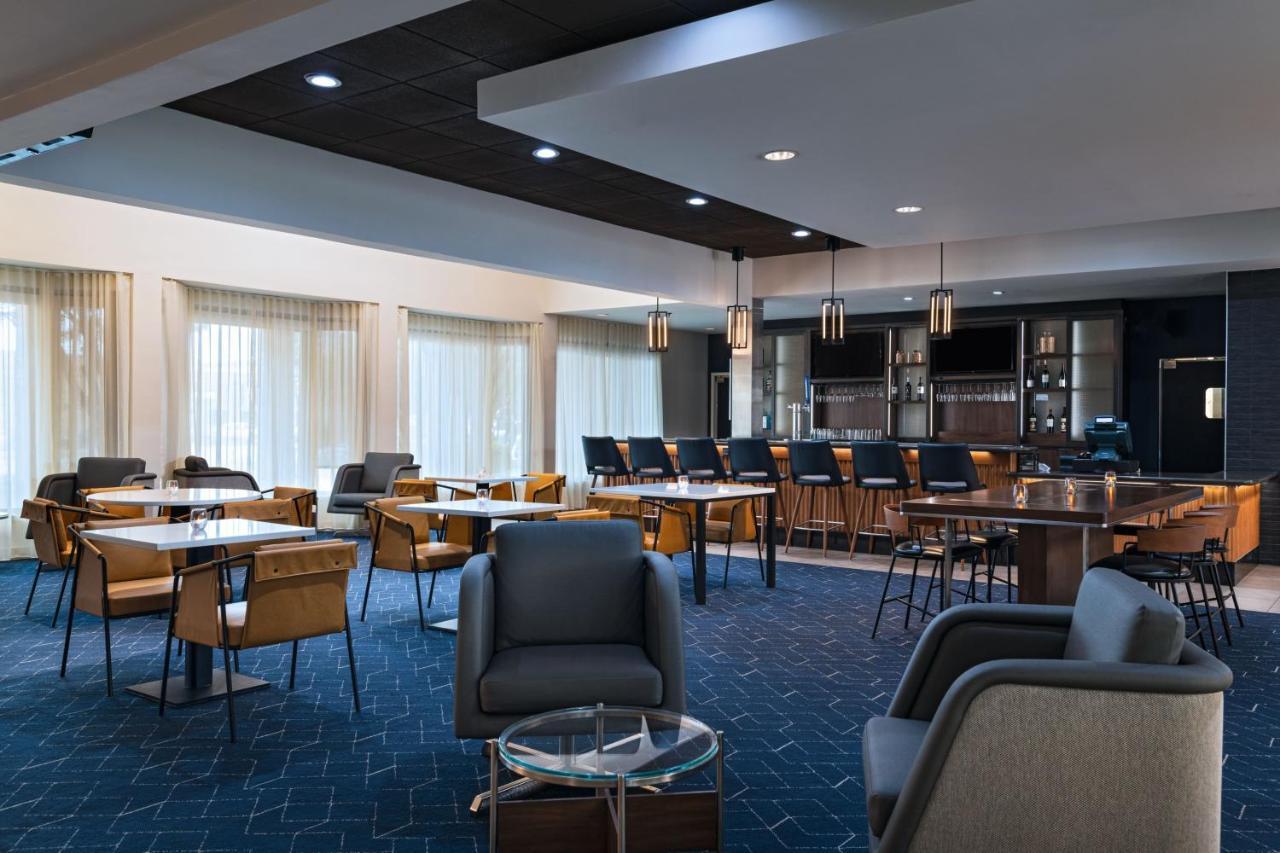 Courtyard By Marriott San Antonio Airport Hotel Bagian luar foto