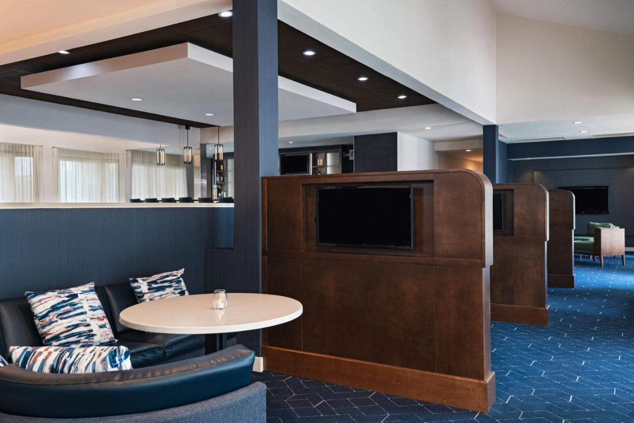 Courtyard By Marriott San Antonio Airport Hotel Bagian luar foto