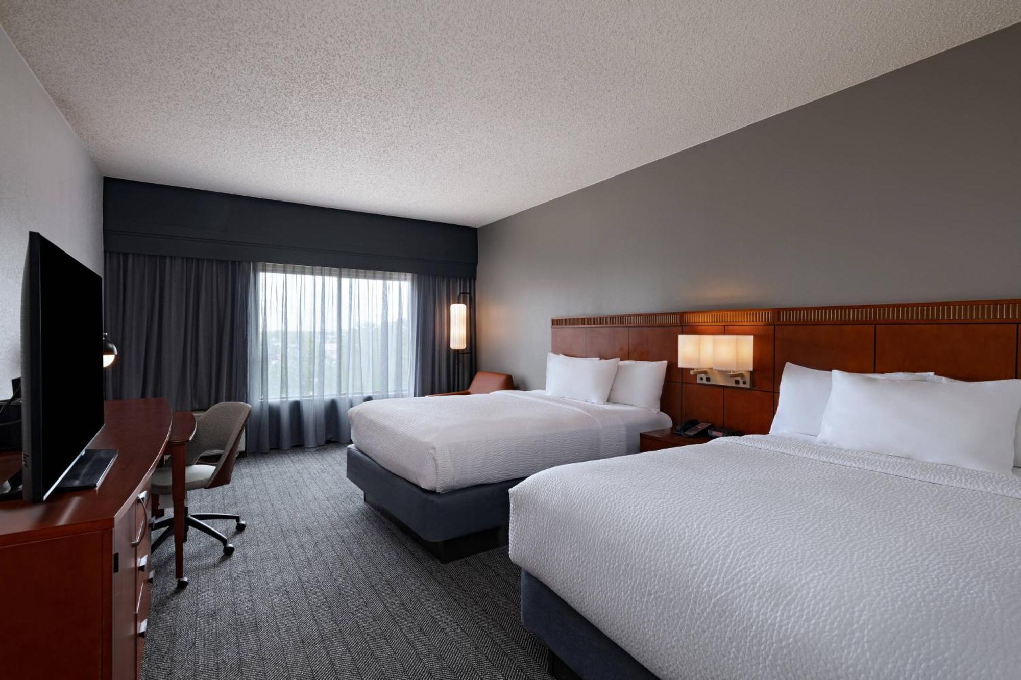 Courtyard By Marriott San Antonio Airport Hotel Bagian luar foto