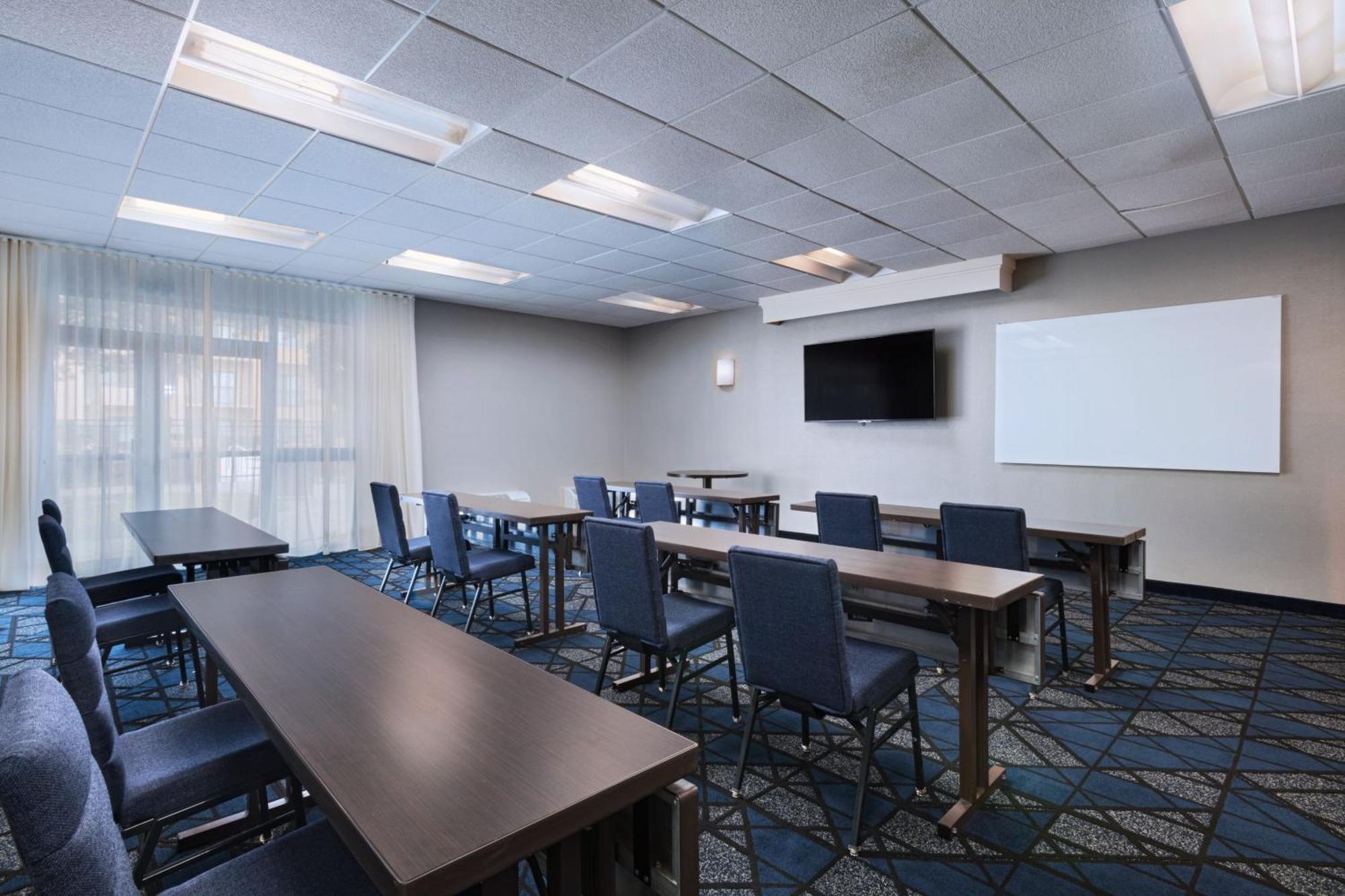 Courtyard By Marriott San Antonio Airport Hotel Bagian luar foto