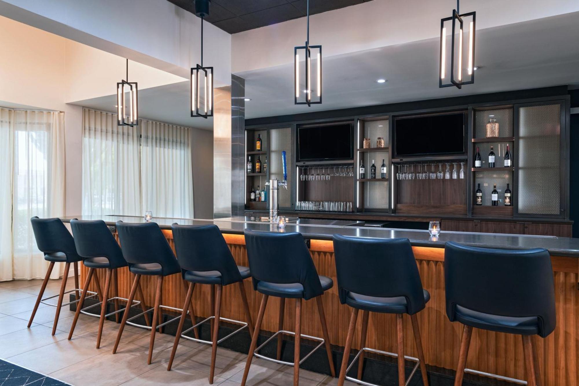 Courtyard By Marriott San Antonio Airport Hotel Bagian luar foto