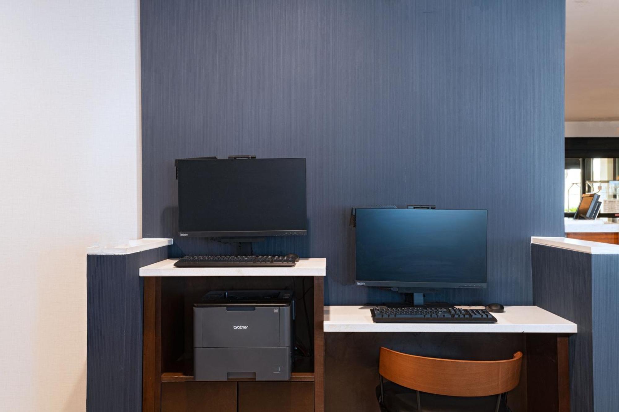 Courtyard By Marriott San Antonio Airport Hotel Bagian luar foto