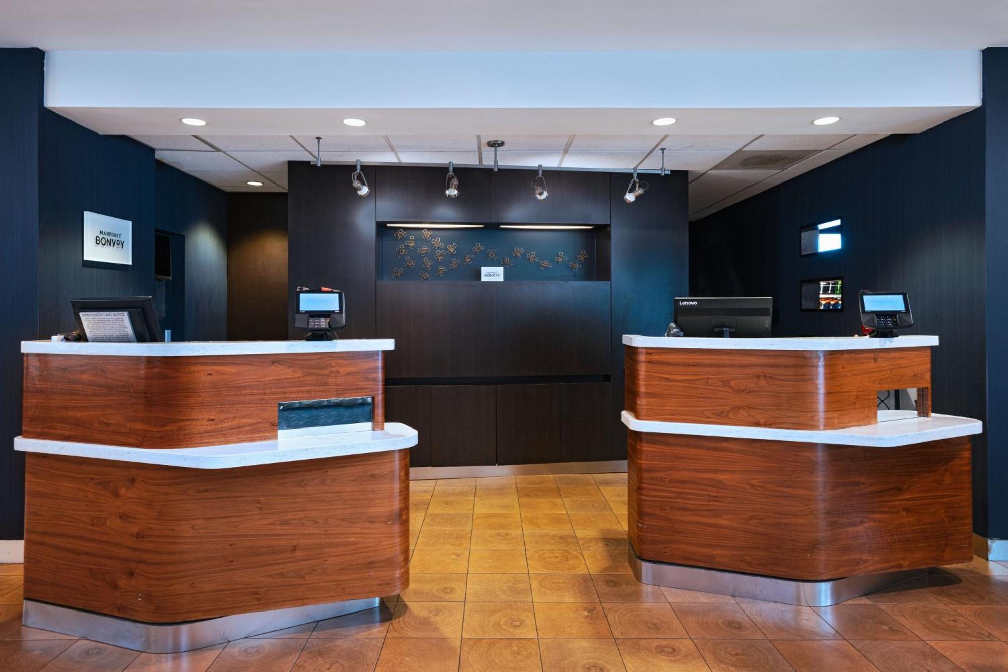 Courtyard By Marriott San Antonio Airport Hotel Bagian luar foto