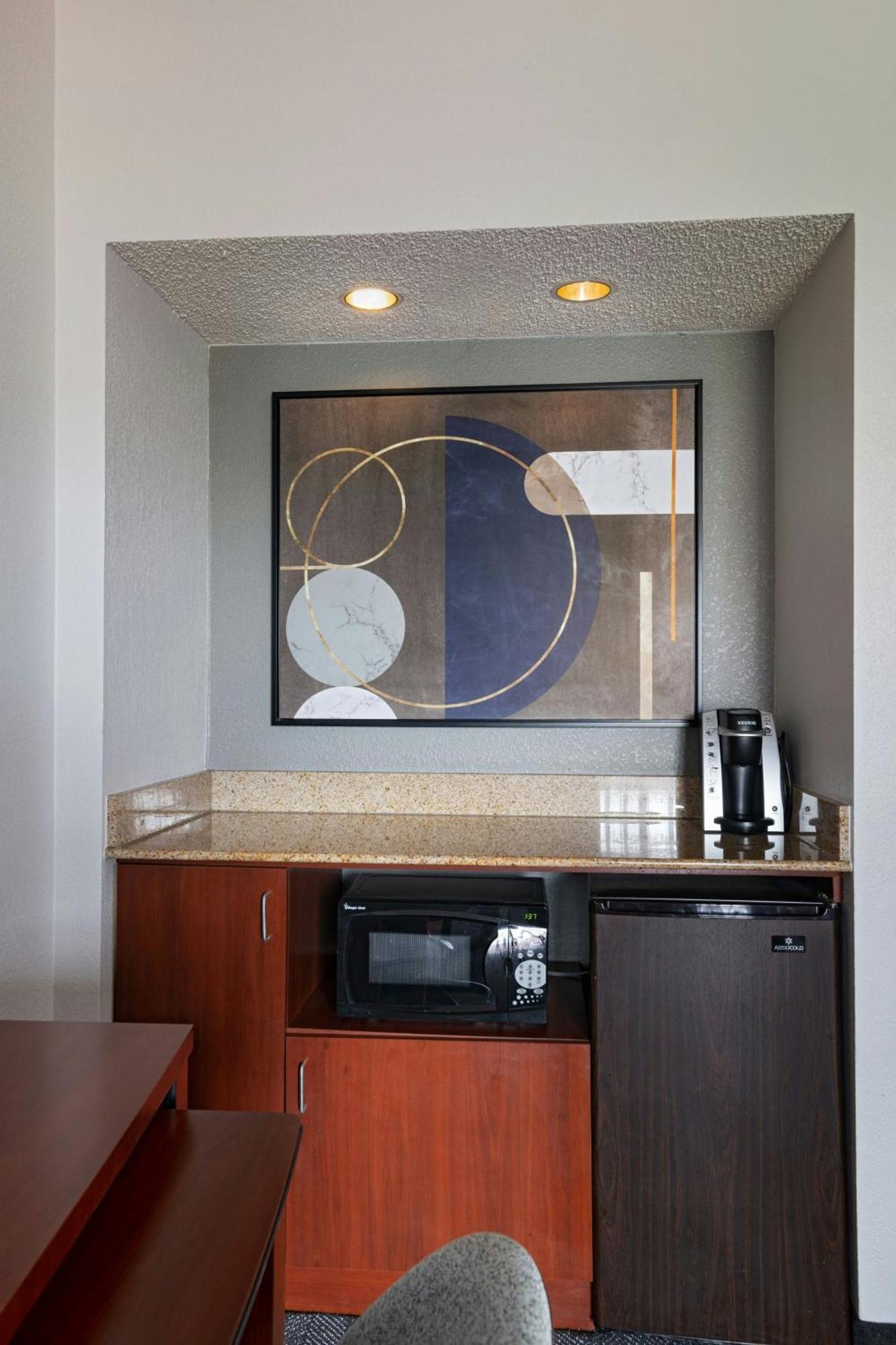 Courtyard By Marriott San Antonio Airport Hotel Bagian luar foto