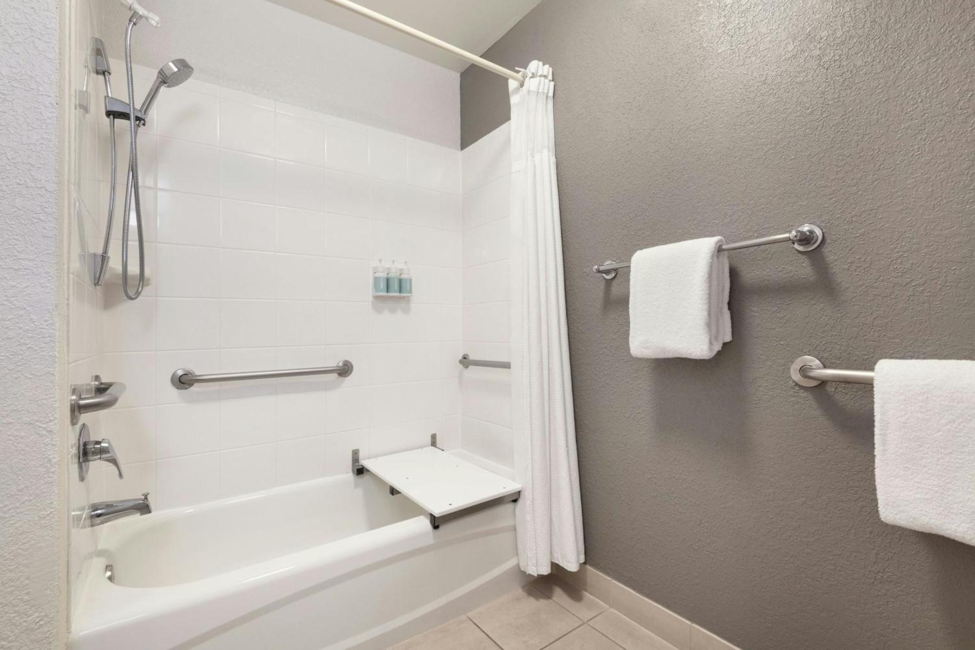 Courtyard By Marriott San Antonio Airport Hotel Bagian luar foto