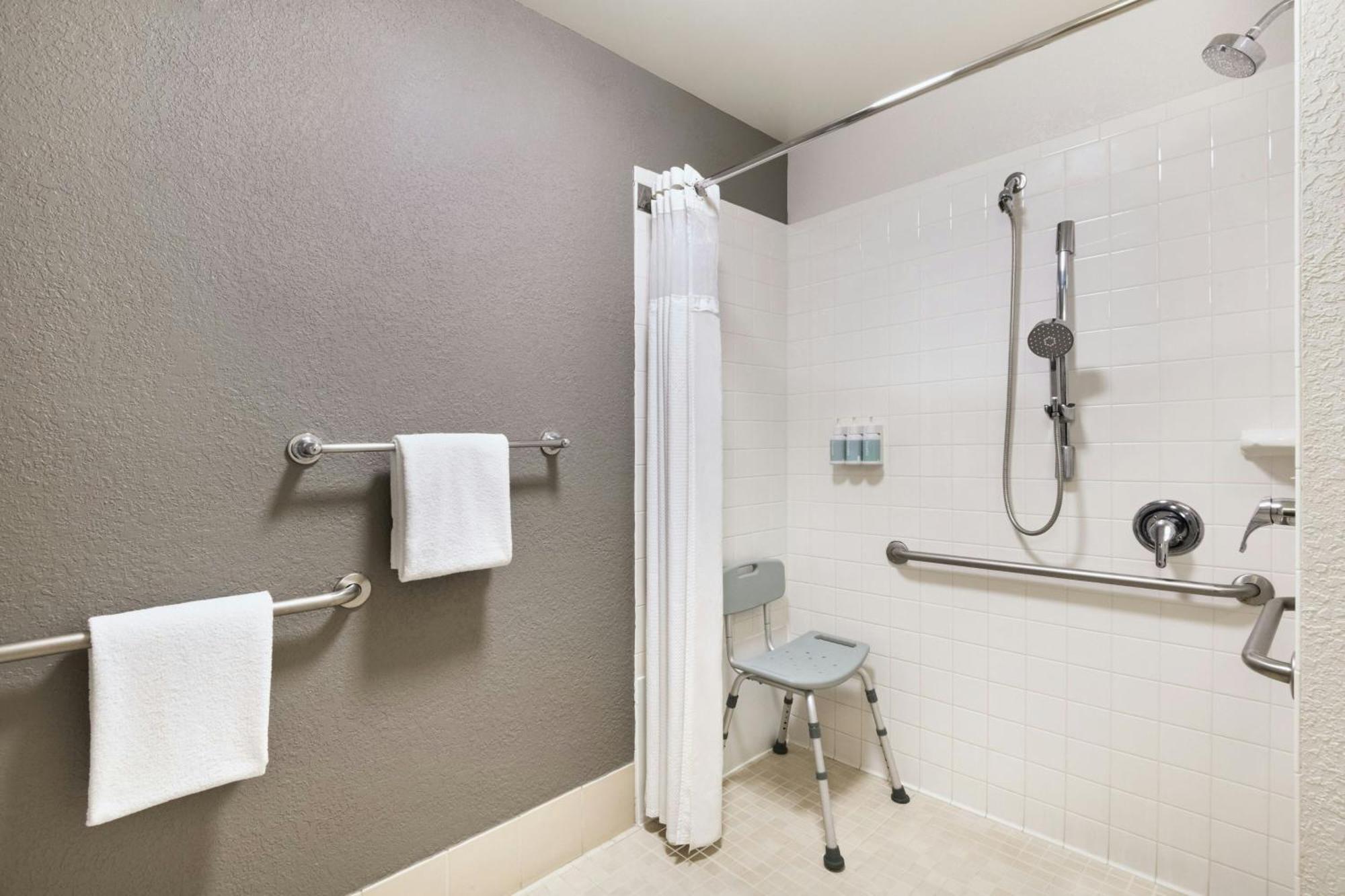 Courtyard By Marriott San Antonio Airport Hotel Bagian luar foto