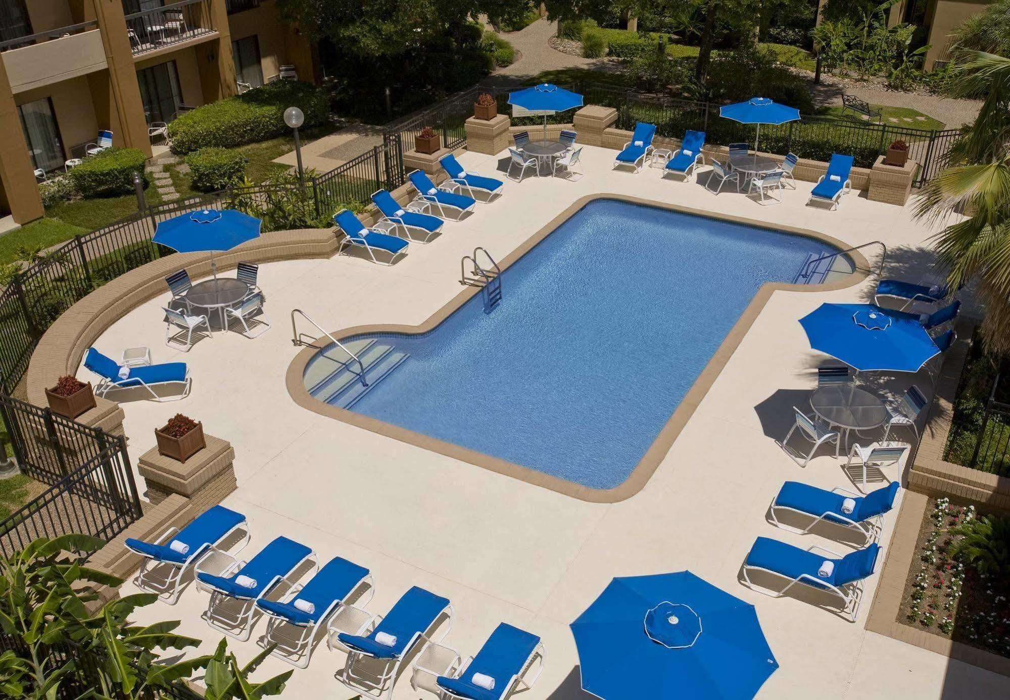 Courtyard By Marriott San Antonio Airport Hotel Bagian luar foto